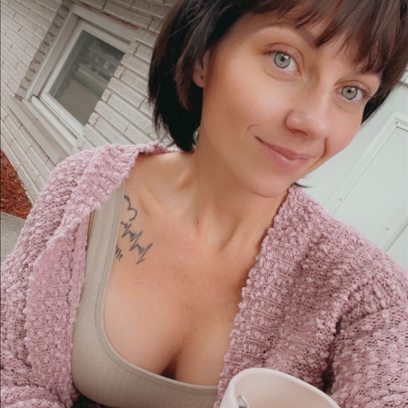 Meet your Posher, Christina - Picture 2 of 8